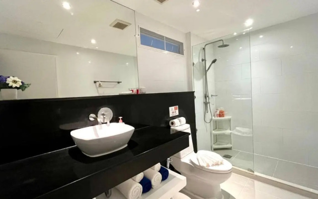 B12a Pool Access Partial Seaview 2brs 1bath Karon