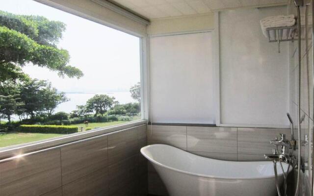 Breeze and Waves Hostel