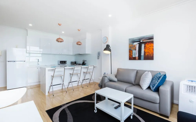 ROLAND, 1BDR Melbourne Apartment