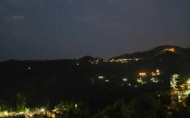 OYO HOME 88499 Mystic Home