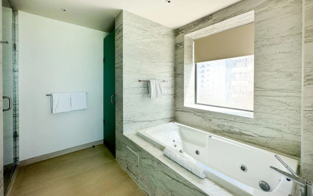 5BR Beachfront Luxury Condo