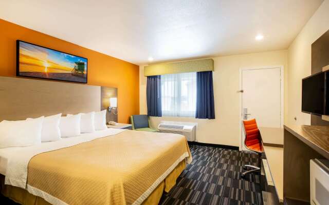Days Inn by Wyndham Monterey Downtown
