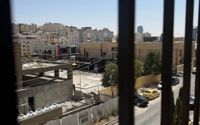 3bedroom Aprt of 200sqm Near Movenpick Hotel Amman