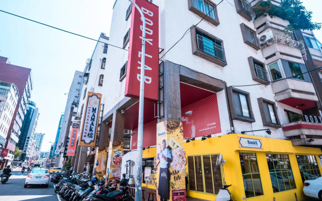 Zhongxiao Dunhua Homestay