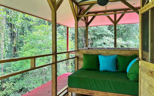Casa Cayuco Eco-Adventure Lodge