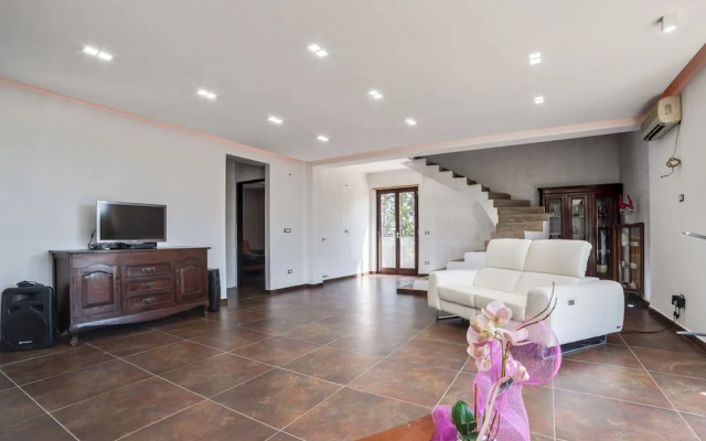 Belvilla by OYO Modern Villa in Nissoria With Pool
