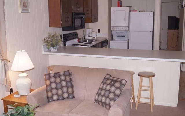 Severn I 208 3 Br condo by RedAwning