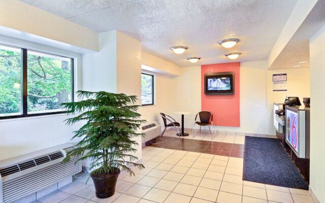 Motel 6 Nashua, NH - South