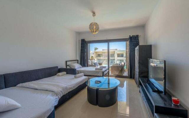 Cozy studio in GCribs with pool - Golden Apartments