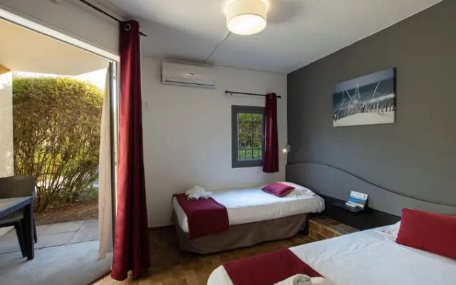 Marina Hotel Club