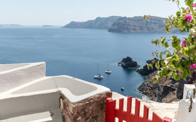 White Cave Villa By Caldera Houses