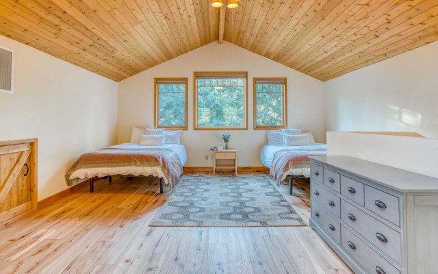 The Settle Inn Riverfront Retreat