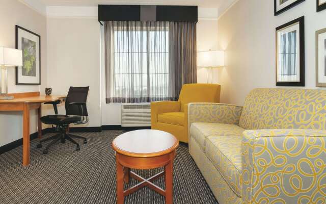 La Quinta Inn & Suites by Wyndham Ontario Airport