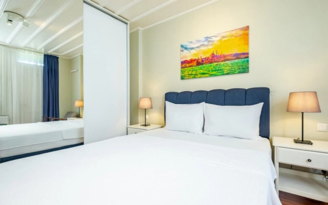 Flat With Backyard Near Taksim Square in Sisli