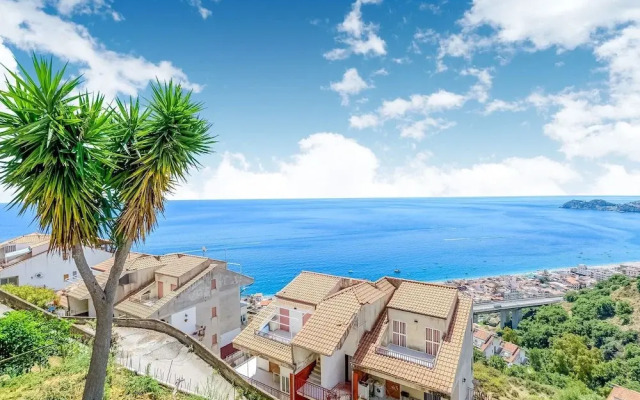 Classy Holiday Home in Letojanni near Sea