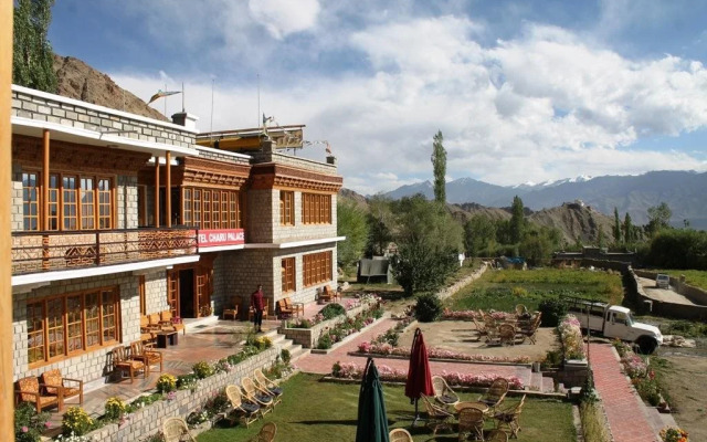 Hotel Charu Palace