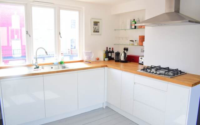 2 Bedroom Loft Flat in Hammersmith