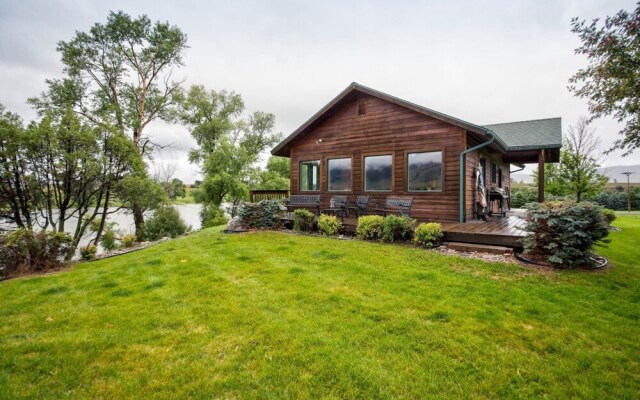 PV - Yellowstone River Retreat