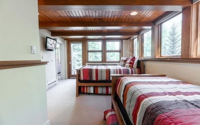 Ski In Ski Out condo with Access to Vail Mountain by RedAwning