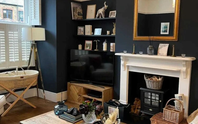Gorgeous 3 Bedroom Home in Quaint Southfields