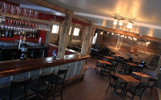 Auberge et Salle de Spectacle La Fascine