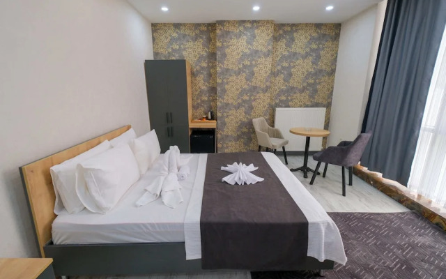 Minimalist Suit Otel