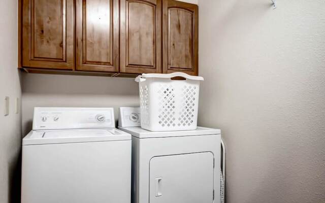 Amber Sky - Ski-In/Ski-Out by RedAwning