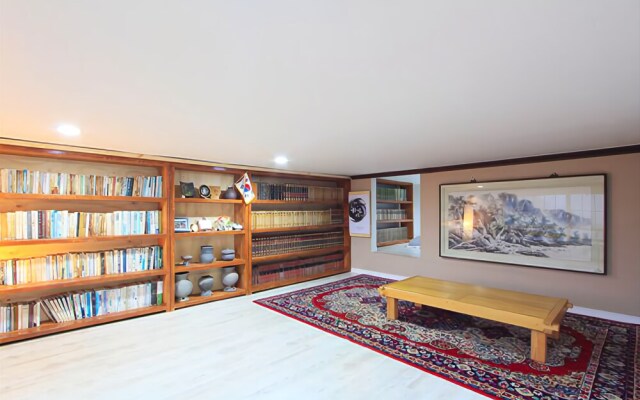 Goseong Hwapoli Pension