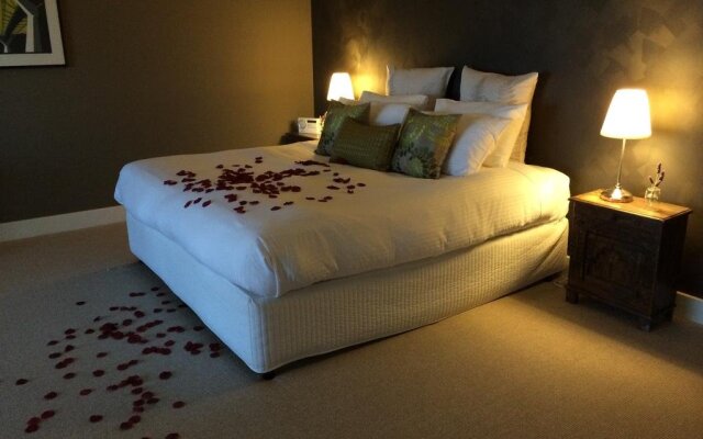 Lilies on Lovedale Estate - Heated Pool and Spa