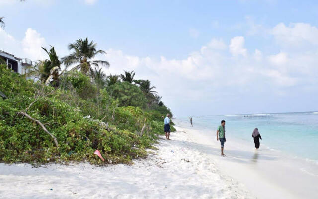 Globus Beach Inn