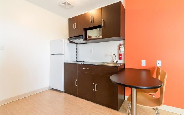 Motel 6 Kingston, ON