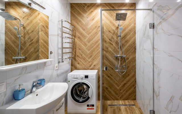 Romari Проспект Свободи 15