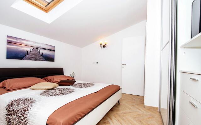 Luxurious Apartment in Zadar With Garden