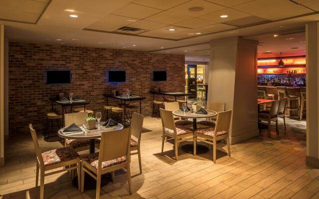 DoubleTree by Hilton Hotel & Suites Pittsburgh Downtown