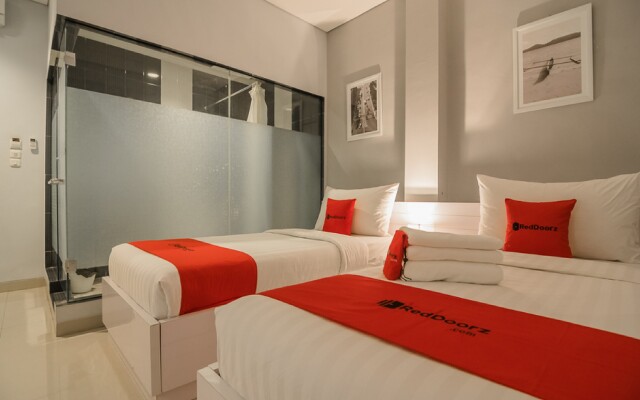 RedDoorz Plus near Soekarno Hatta Airport 2
