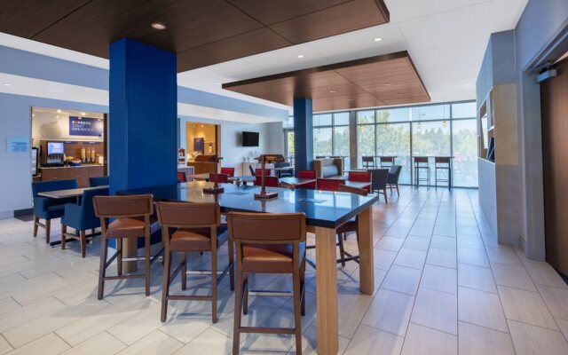 Holiday Inn Express & Suites Chico by IHG