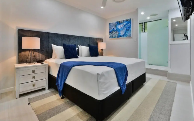 Poinciana Lodges -Ocean Views