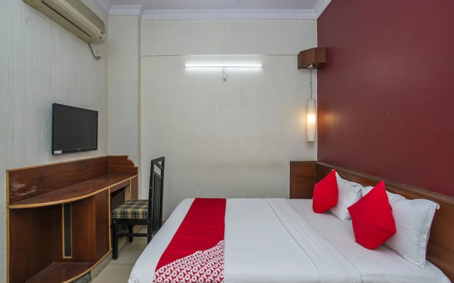 OYO 18762 Vaishnavi Residency