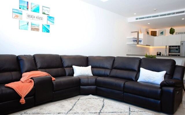 Luxury 3 Bdr Near the Beach - 300meg