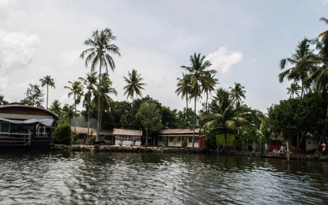 OYO 5237 Island Lake Resort