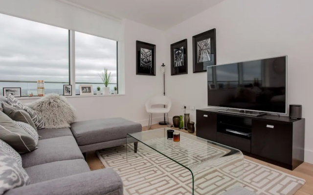 2 Bedroom Flat in Battersea on 20th Floor