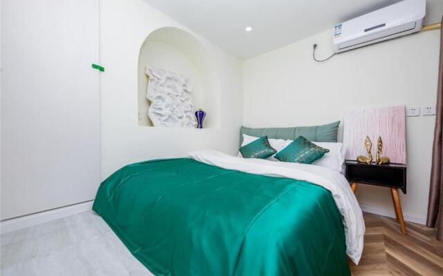 Baihong.Riverview Apartment