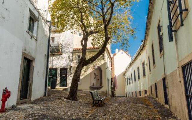 Little River View Triplex in Alfama