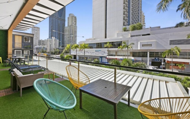 Tequila Sunrise Hostel Surfers Paradise – Outside – Gold Coast