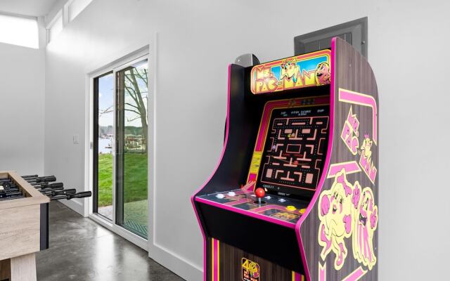 Blue Haven W/game Room, Hot Tub & Optional Boat Rental