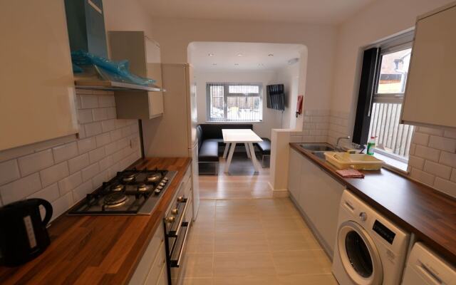 Inviting Holiday Home in Coventry Near Coventry University