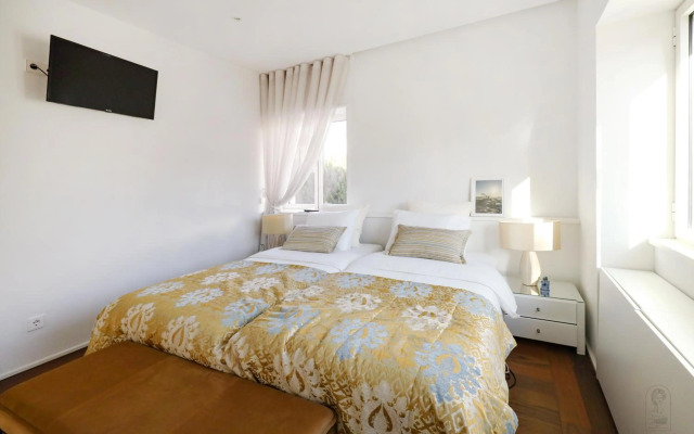 Santa Joana Residence with Garden and heated pool