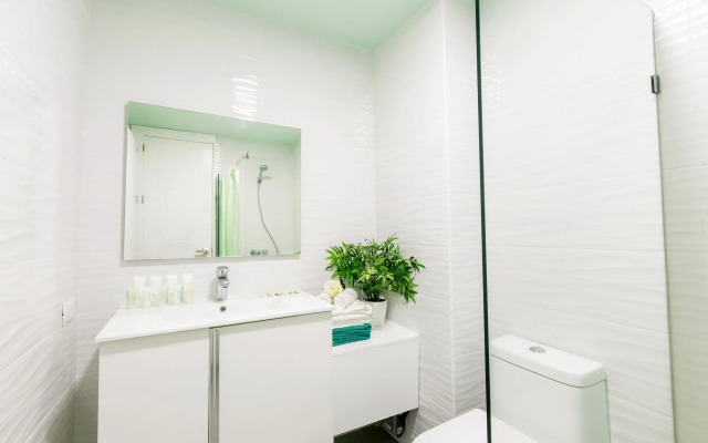 Ducassi Suites Rooftop Pool Beach Club & Spa