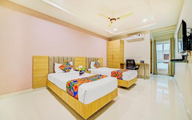 OYO 14745 Veeraj Suites