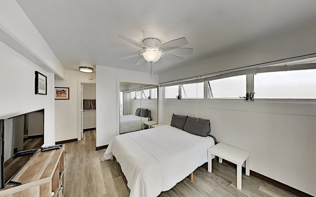 Kuhio At Waikiki 1109 Condo By Redawning